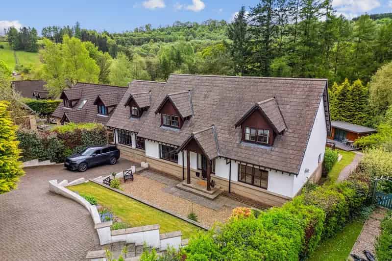 Five Bedroom Villa Panoramic Views Private Cul De Sac