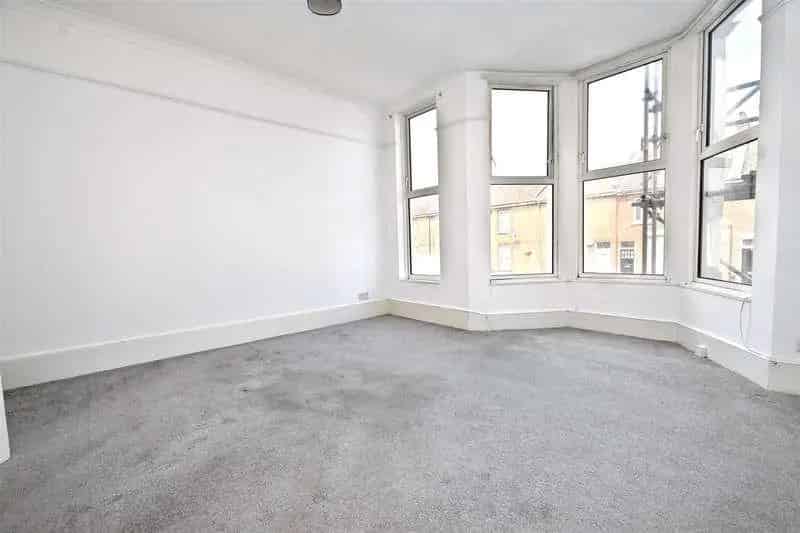 1 Bed Flat for Sale Near Seafront and Station
