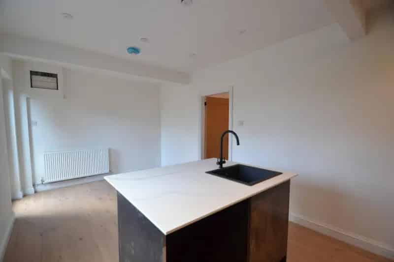 2 Bedroom House to Let - Available May 14th