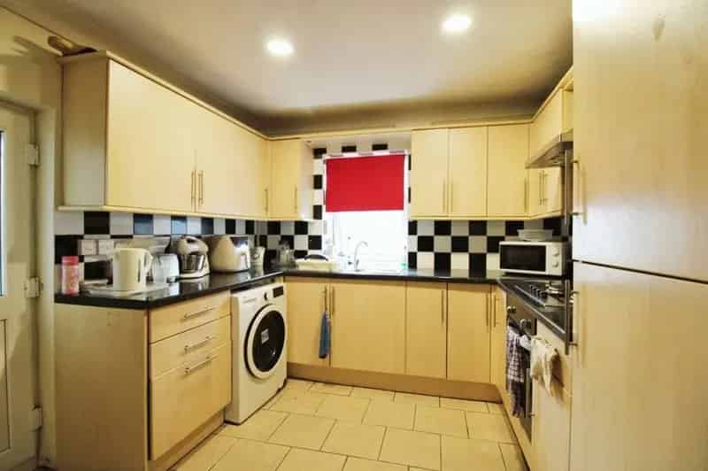 3 Bedroom Terraced House Near Cardiff City Centre