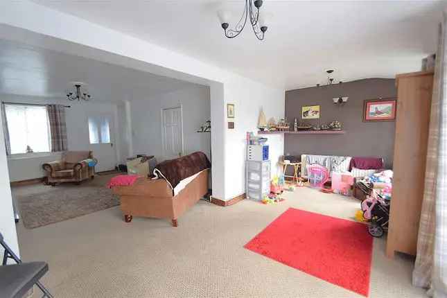 Spacious Semi-Detached House with Granny Annexe - Ideal Family Home or Investment