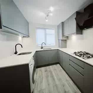 4 Bedroom House 92m² London - Modern Kitchen & Garden