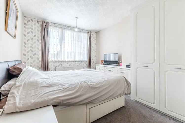 House For Sale in Leeds, England