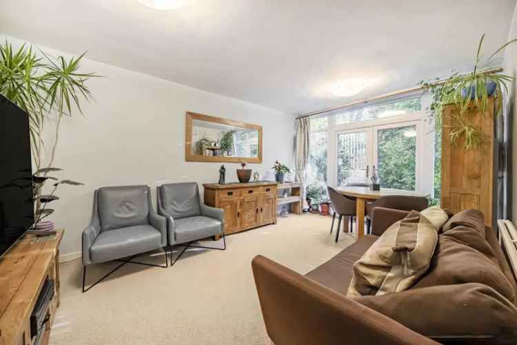 Ground Floor Apartment Near Forest Hill Station