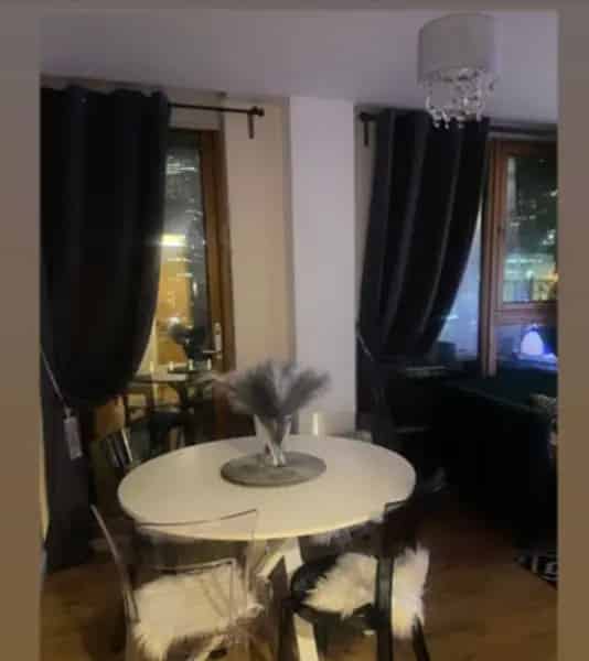 2 Bedroom Flat with Balcony and Canary Wharf Views