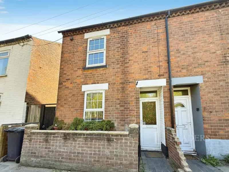 3 Bedroom Semi Detached House To Rent