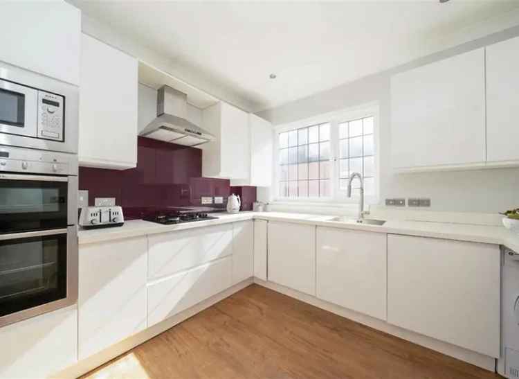 House For Sale in Chatsworth Road, London, England