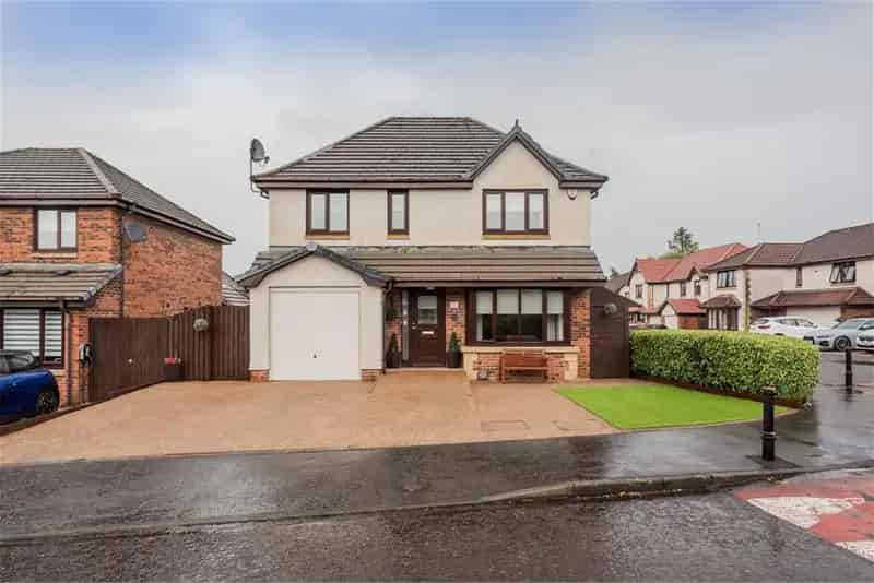 4 Bed Detached House with 2 Reception Rooms