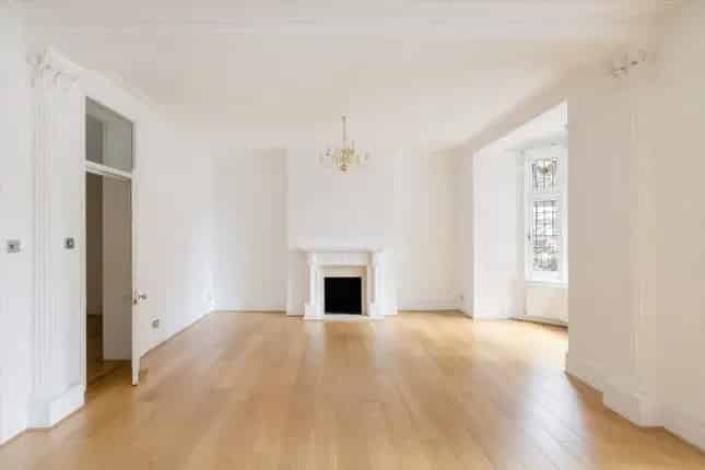 5 Bedroom Flat for Sale in Iverna Court London W8