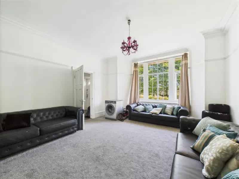 6 Bedroom House Near Heaton Village - Large Family Home