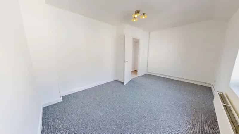 2 Bedroom Apartment Cheltenham Central Location Chain Free