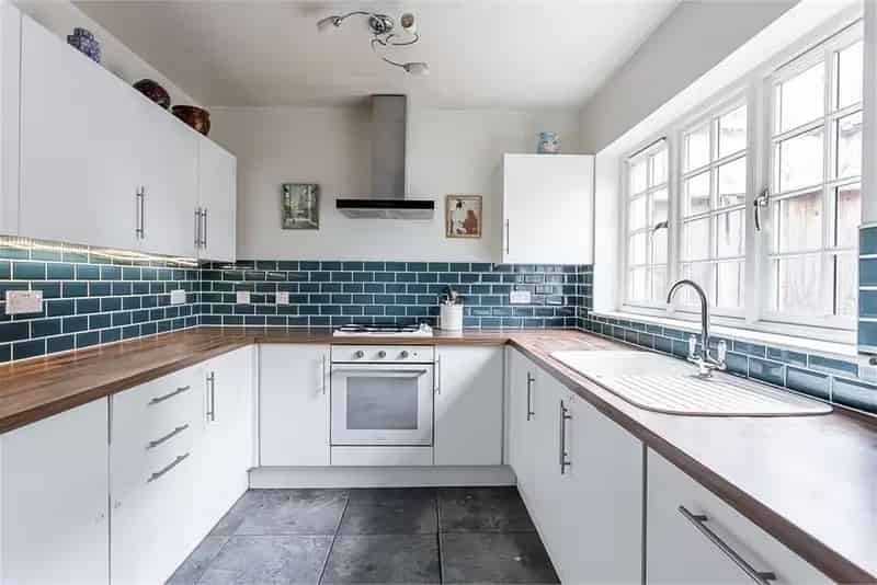 5 Bed Detached House 2 Reception Rooms Period Features Modern Kitchen Enclosed Garden