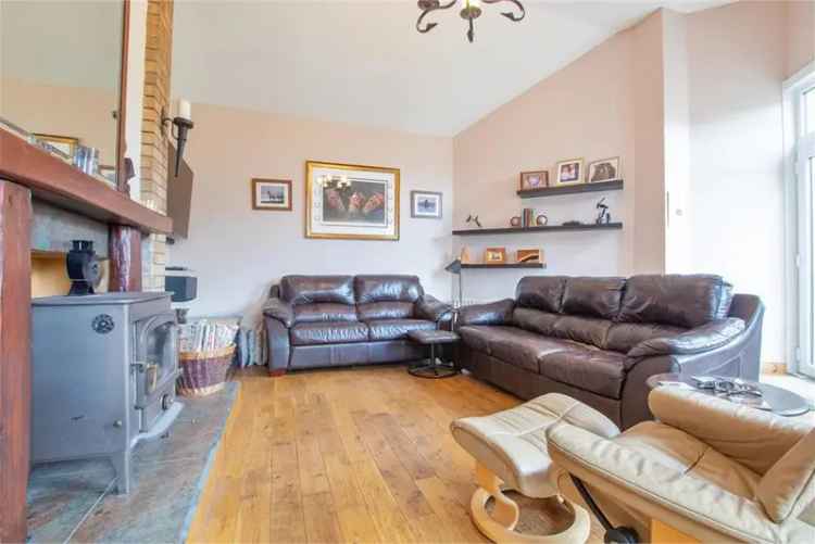 5 Bed Detached House Near Beith - Spacious Family Home