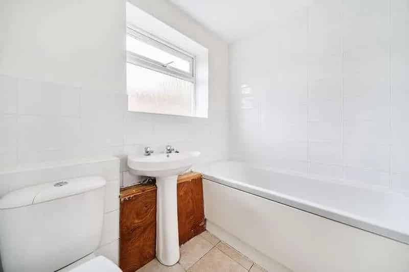 2 Bed Flat for Sale - Private Garden - No Onward Chain
