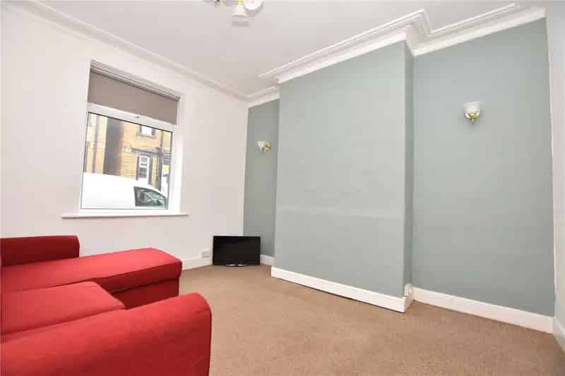 3 Bed Terrace House Near Morley Train Station