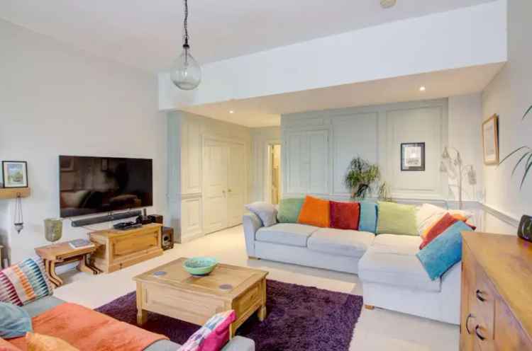 3 Bedroom Maisonette for Sale in Grade I Georgian Townhouse