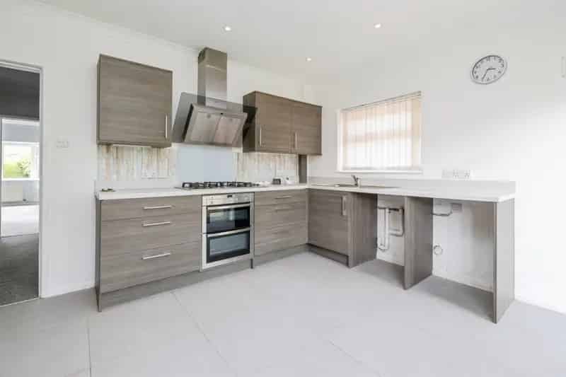 3 Bed Detached Bungalow Broadway No Onward Chain