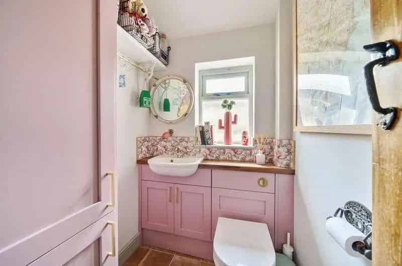 3 Bed Detached Cottage for Sale with Garden and Garage