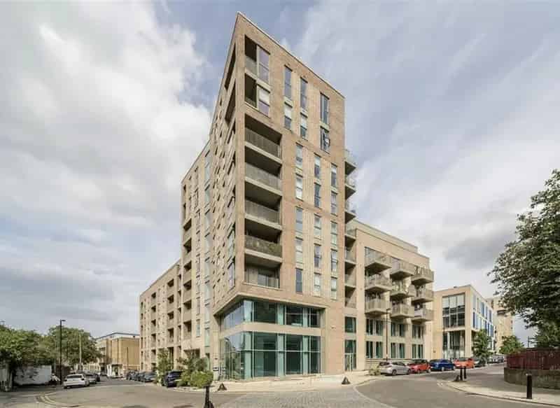 2-Bedroom Modern Apartment New Cross 77sqm Private Balcony