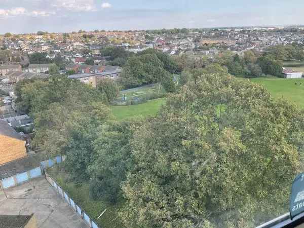 Flat For Rent in Southend-on-Sea, England