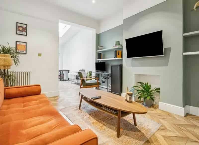 One Bedroom Period Conversion Near Streatham Common Station
