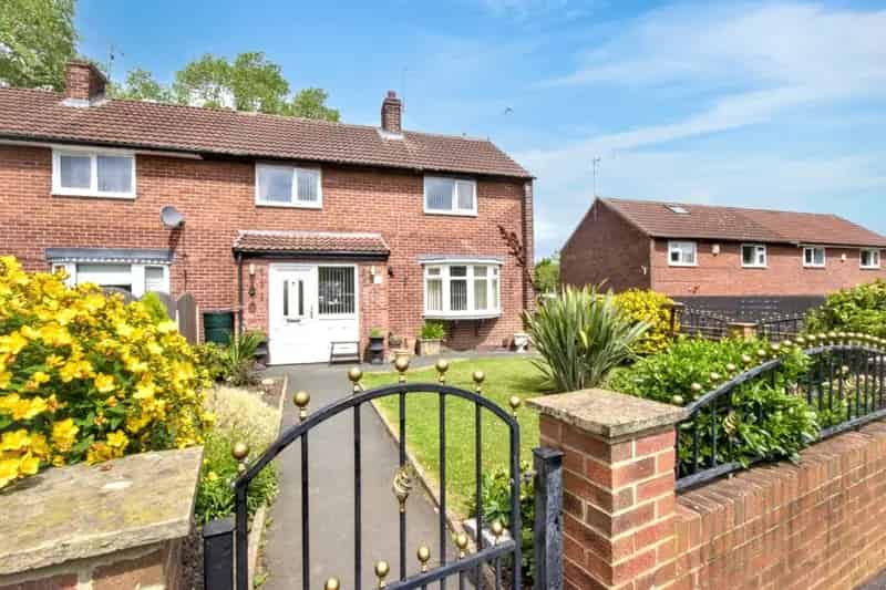 Spacious End Townhouse Near Leeds City Centre