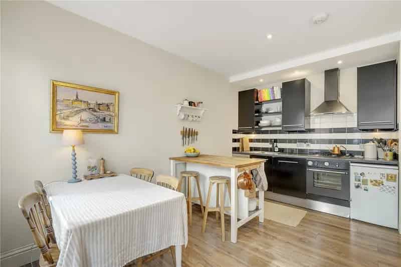 2 Bedroom Flat Parsons Green London