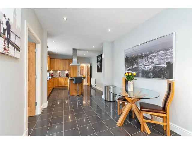 5 Bedroom Detached House for Sale in Bathgate