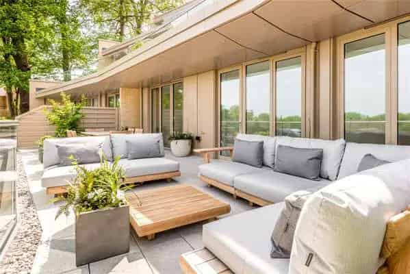 Luxury 2-Bed Apartment in Sunningdale Park with Concierge