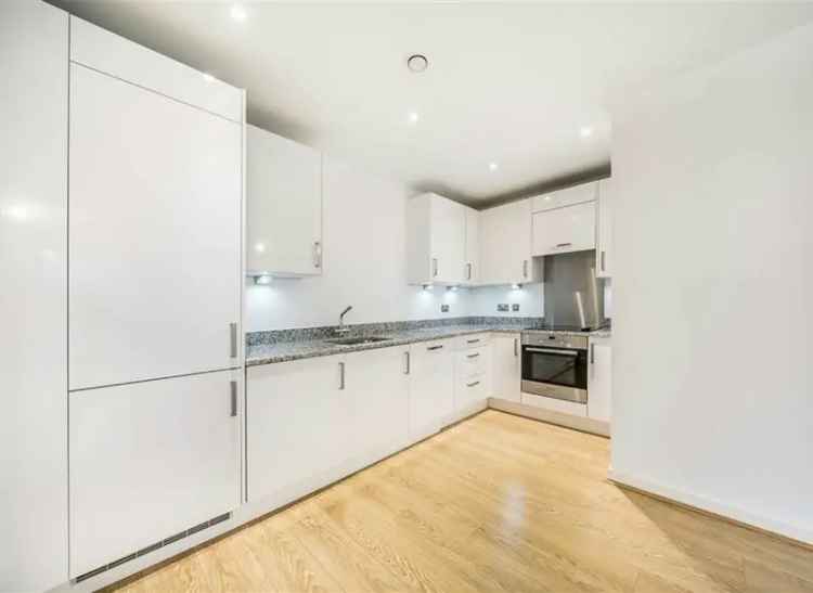 Flat For Sale in London, England