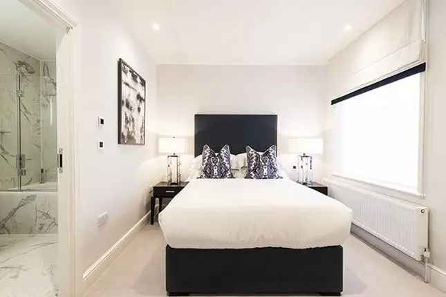 Flat to rent in Hamlet Gardens, Ravenscourt Park, London W6