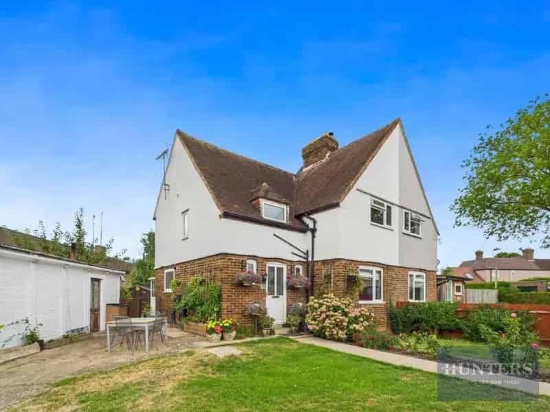 4 Bedroom Semi-Detached House for Sale in Cheltenham