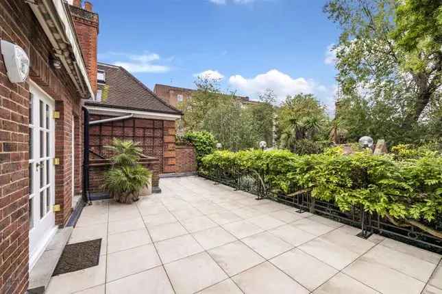 Link-detached house to rent in Avenue Road, London NW8