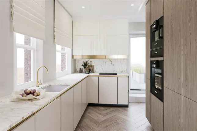 Flat for sale in Palace Court, London W2