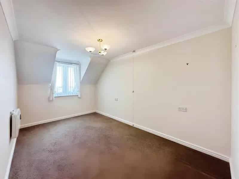 2 Bed Retirement Home for Sale Top Floor Lift Access Parking