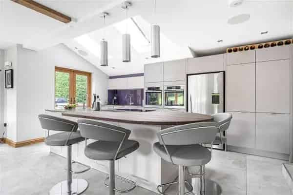 Detached Cottage with Annex and Stables - Rowington