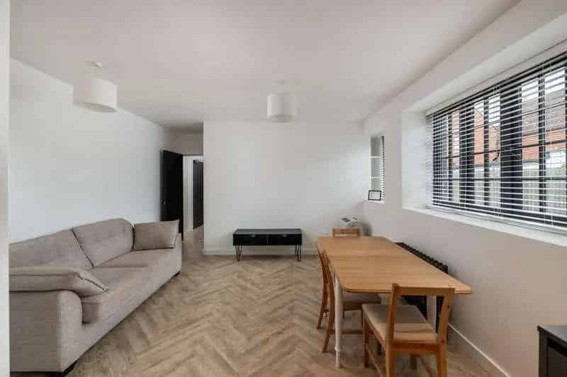 2 bed flat for sale