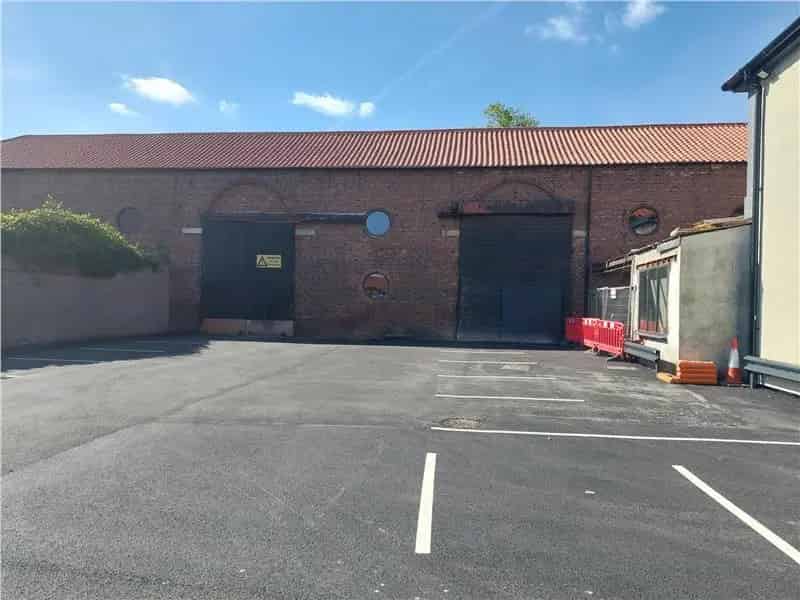 Grade II Listed Barn Retail Property Near Go Swimstars Bawtry