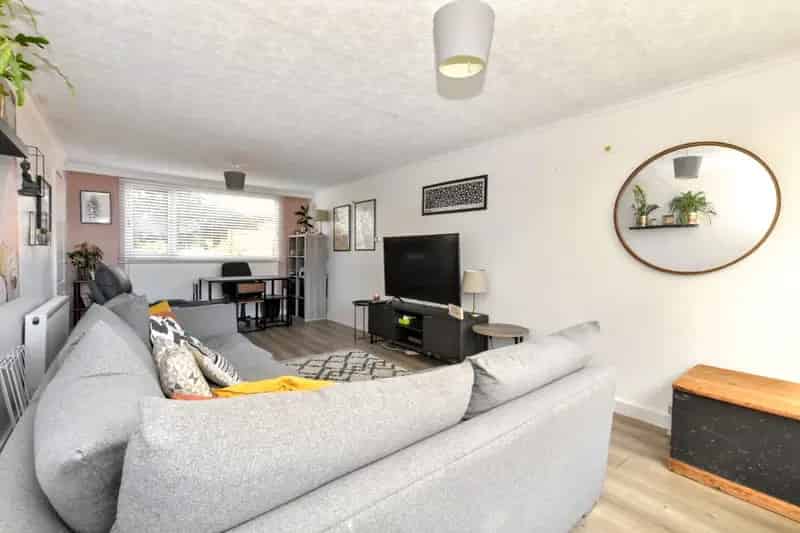 3 Bed Terraced House Modern Garden New Roof Thermoinsulated