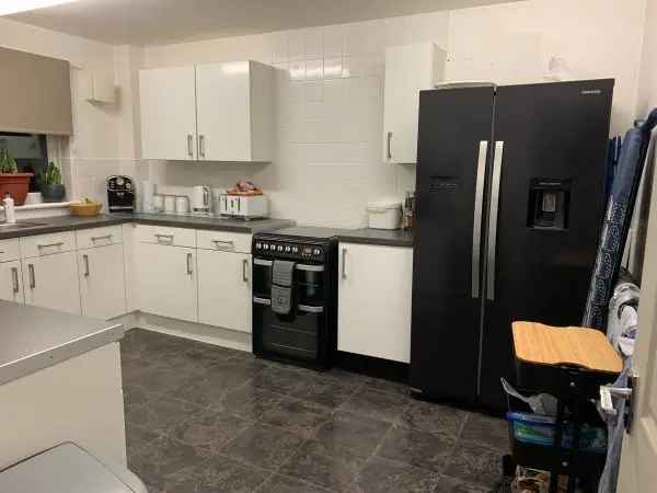 Flat For Rent in Maidstone, England