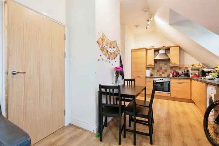 Spacious 2-Bed Apartment Royston Town Centre Parking Ensuite