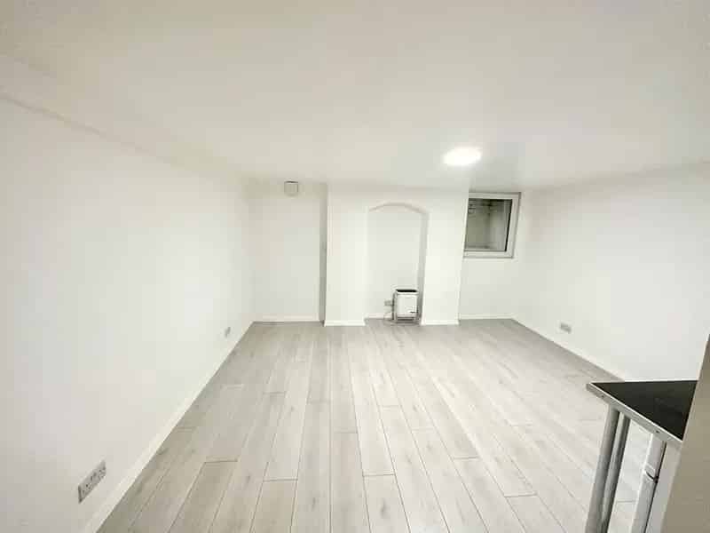 Studio Apartment Near Train Station Council Tax Included