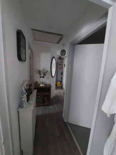 2 Bedroom Flat near Train Station - 30 min to Central London