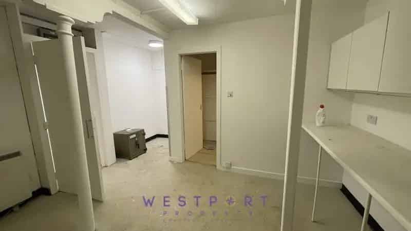 Montrose Town Centre Commercial Unit For Lease