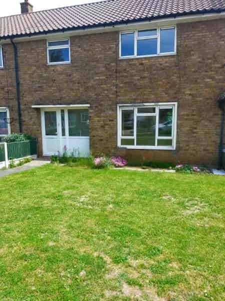 Family Home near Train Station Beach and Schools