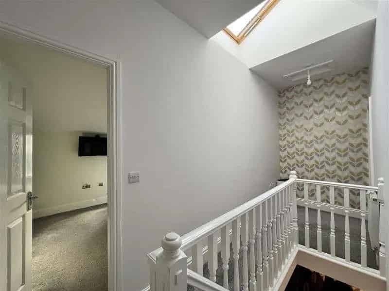 3 Bed Flat for Sale in Scarborough Modern First Floor Apartment