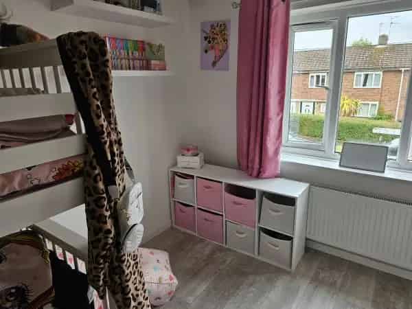 3 Bed House with Garden and Utility Area