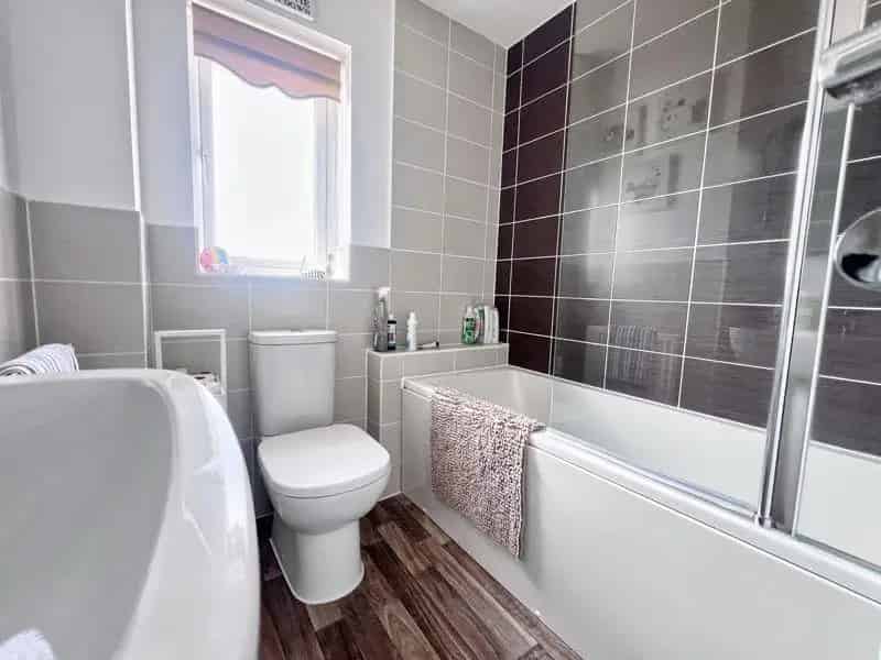 4 Bed Detached House For Sale with Sea Views