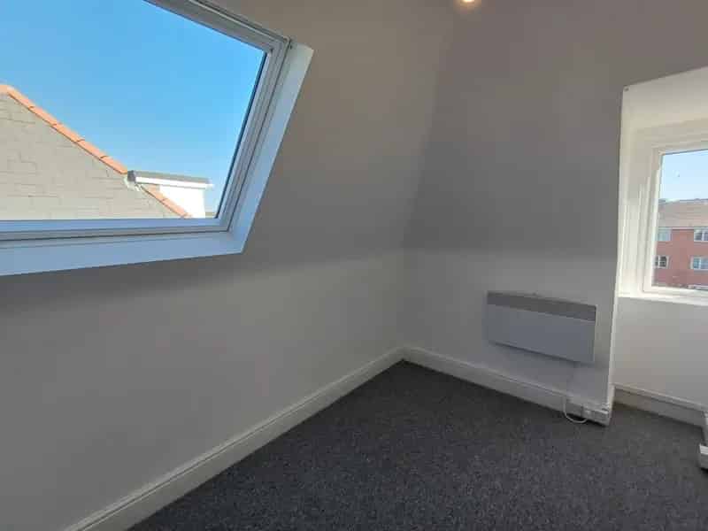 1 Bedroom Flat To Rent Available May 20 2025