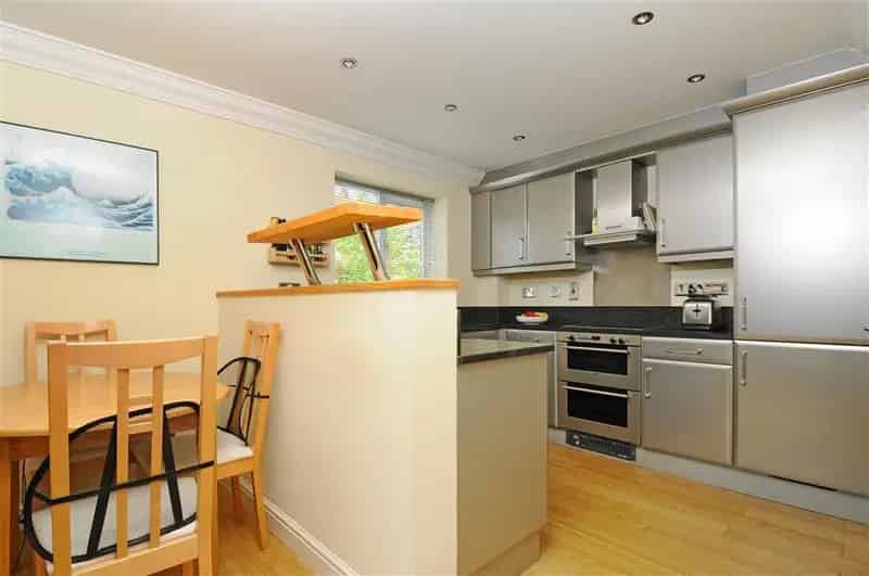 Glebe Chiswick 2-Bedroom Apartment with Parking and Communal Gardens